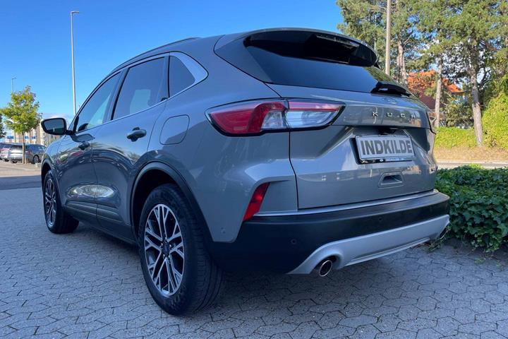 Grå Ford Kuga fra 2020
