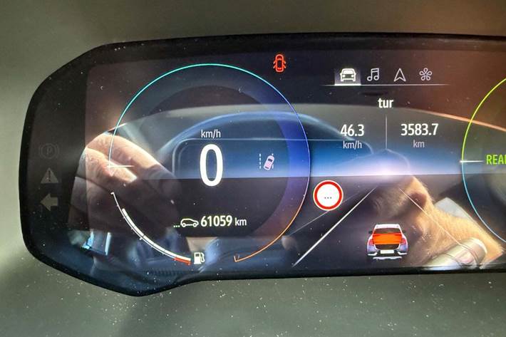 Grå Renault Captur fra 2020