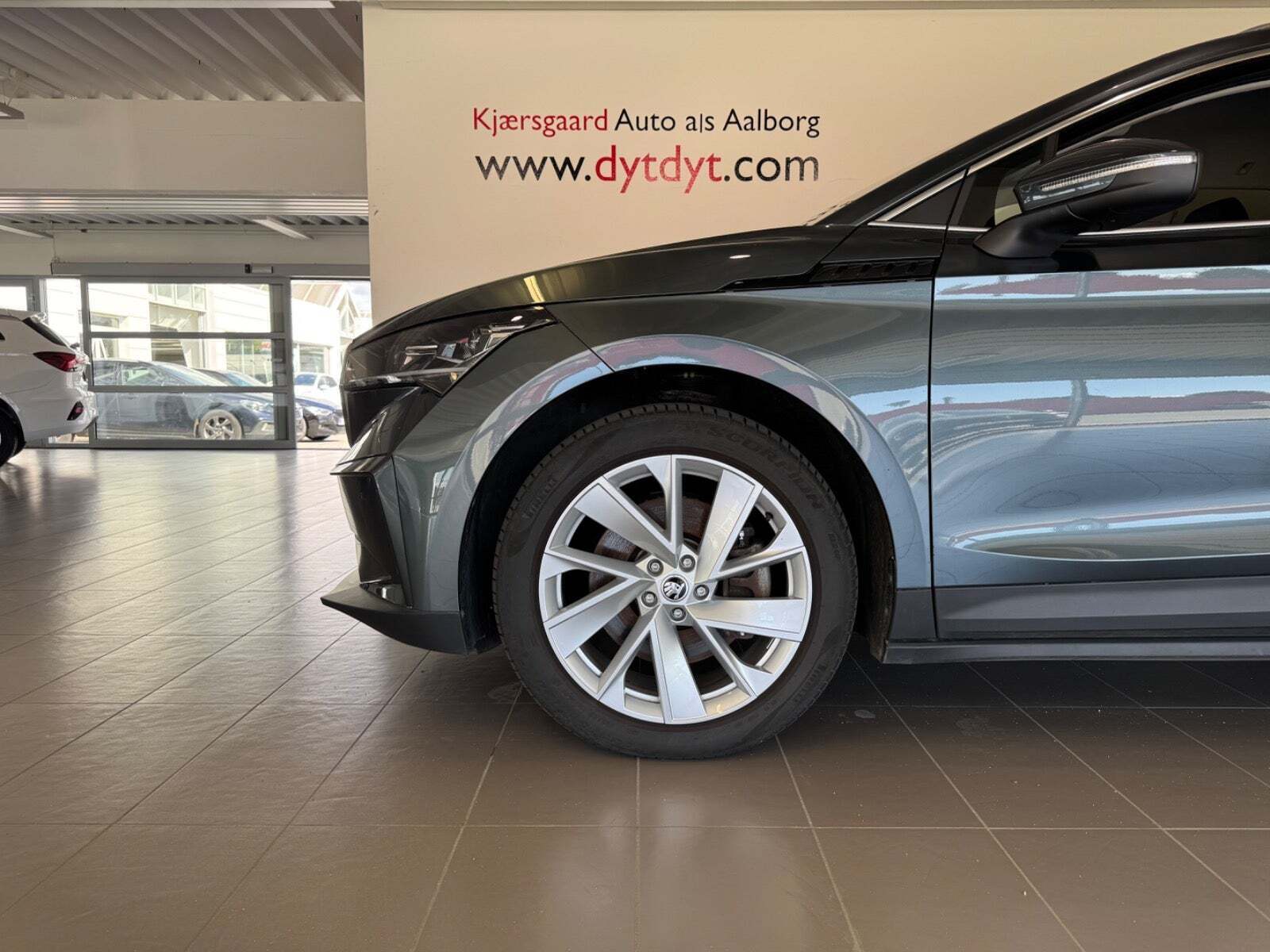 Grå Skoda Enyaq fra 2022