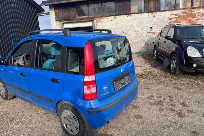 Blå Fiat Panda fra 2004