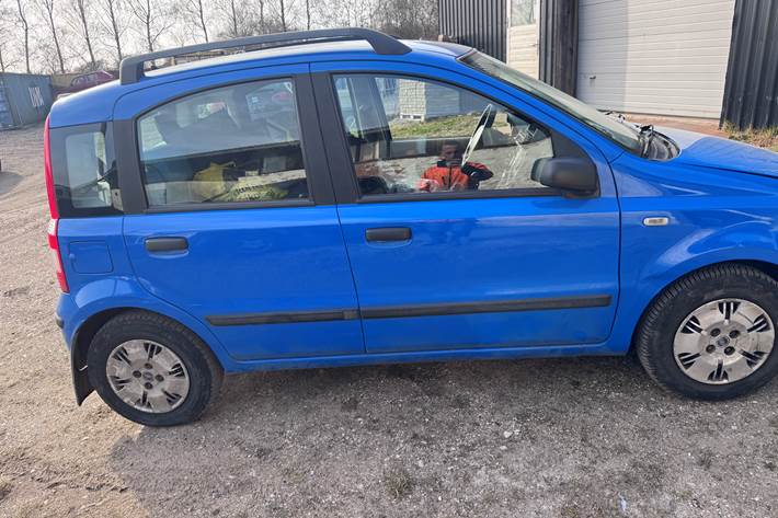 Blå Fiat Panda fra 2004