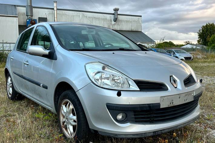 Sølv Renault Clio III fra 2008