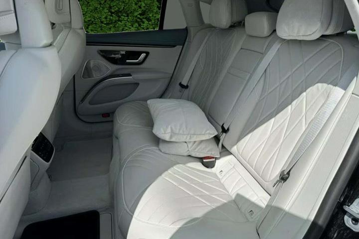 undefined Mercedes EQS580 fra 2022 set indefra