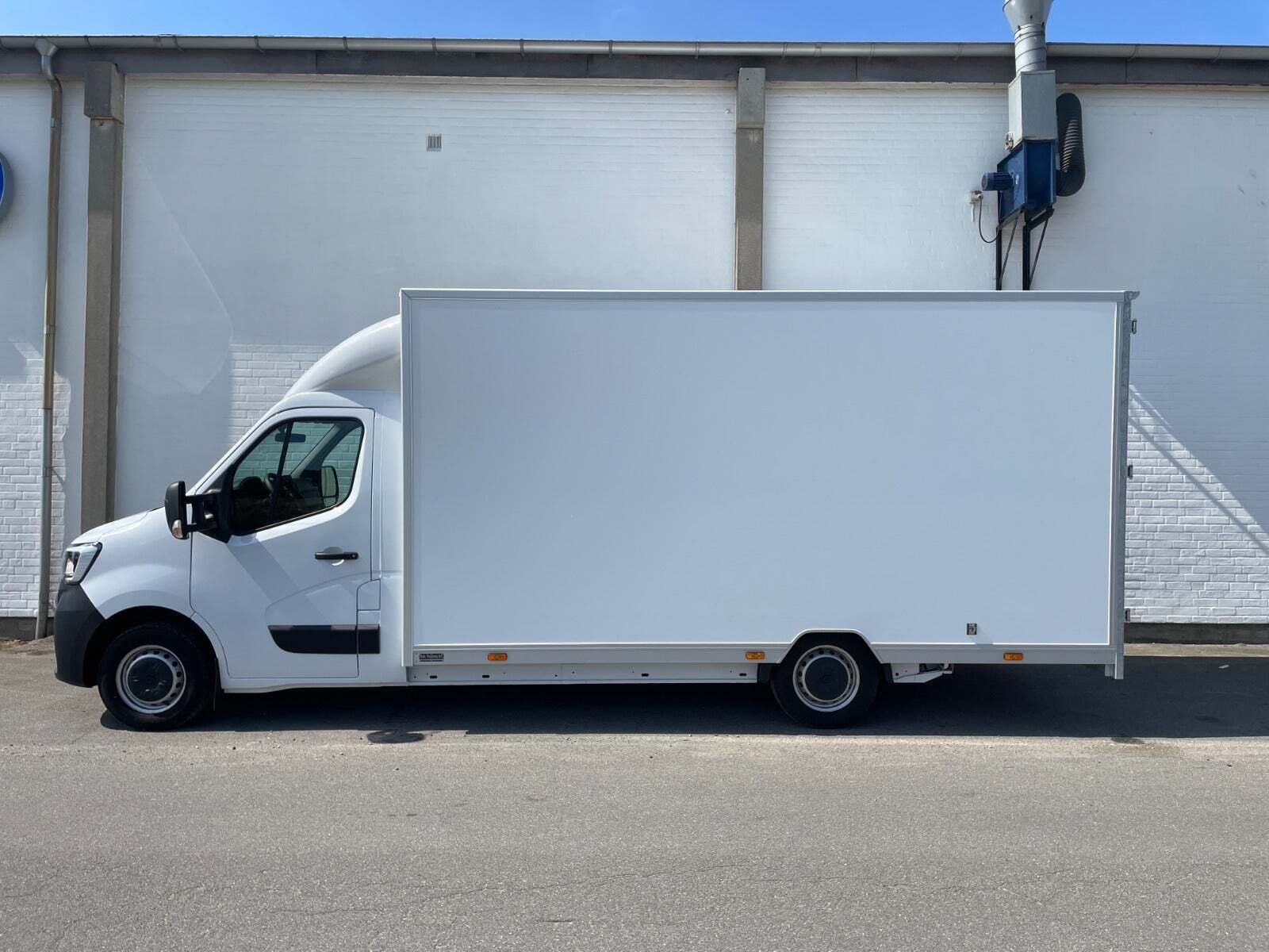 Hvid Renault Master IV T35 fra 2024