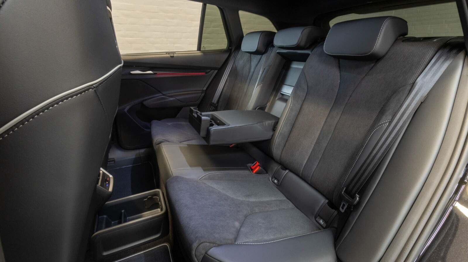 Sort Skoda Enyaq fra 2026