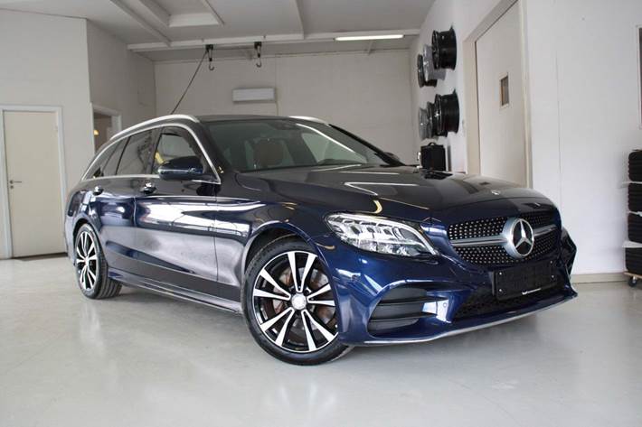 Blå Mercedes C200 fra 2019
