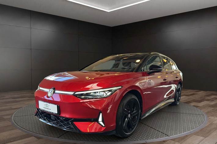 Rød VW ID.7 fra 2025 set udefra