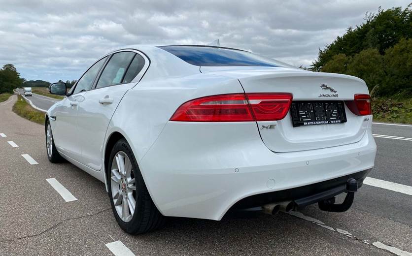 Jaguar XE