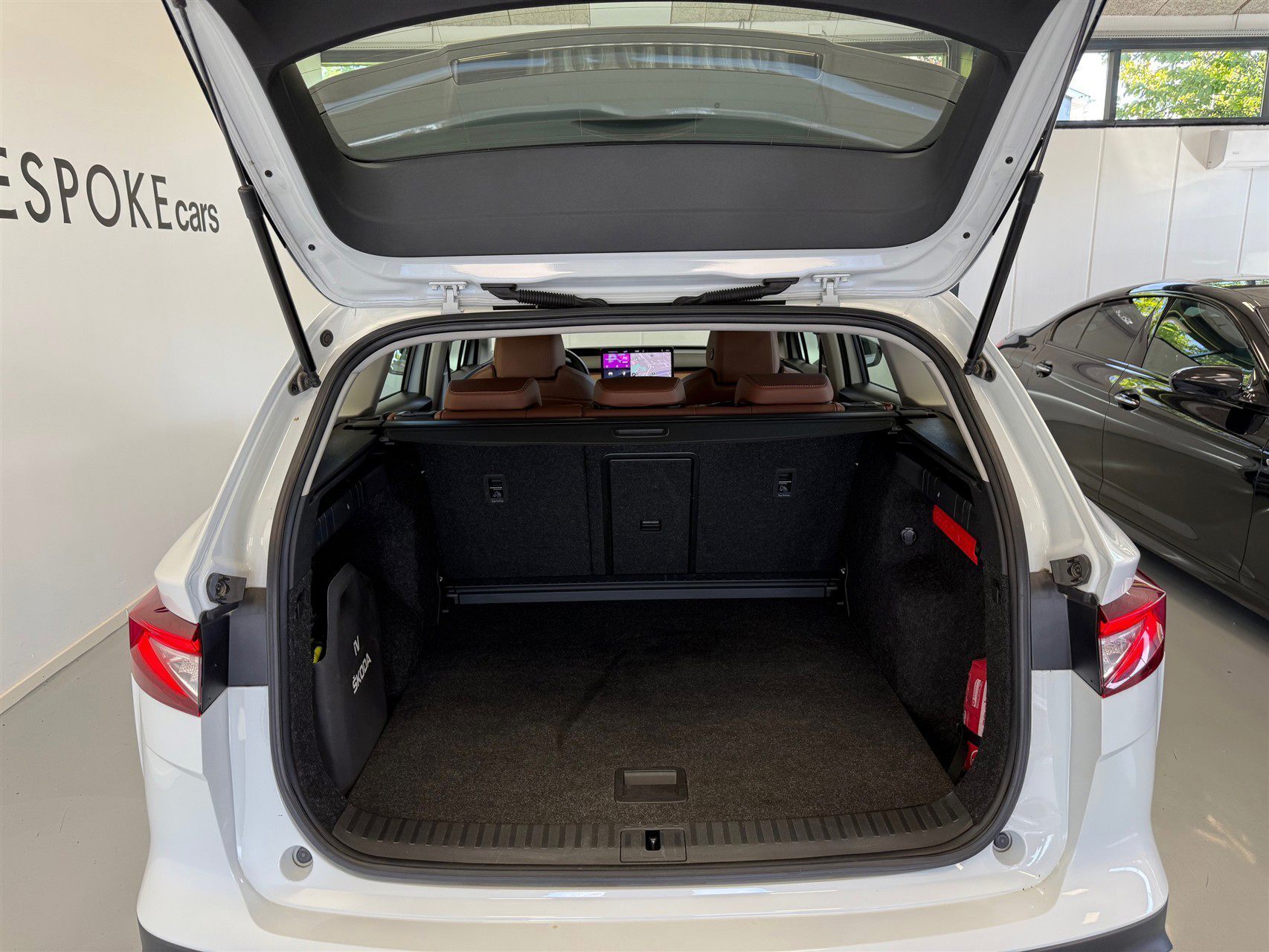 Hvid Skoda Enyaq iV fra 2022