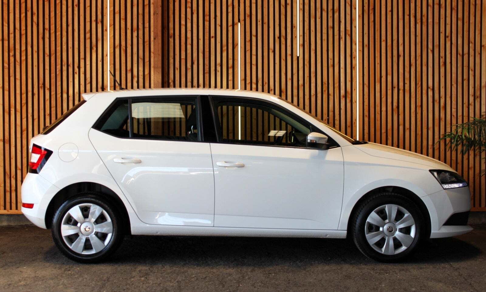 Hvid Skoda Fabia fra 2019