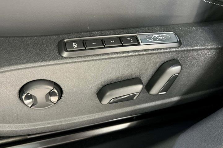 Hvid Ford Capri fra 2025