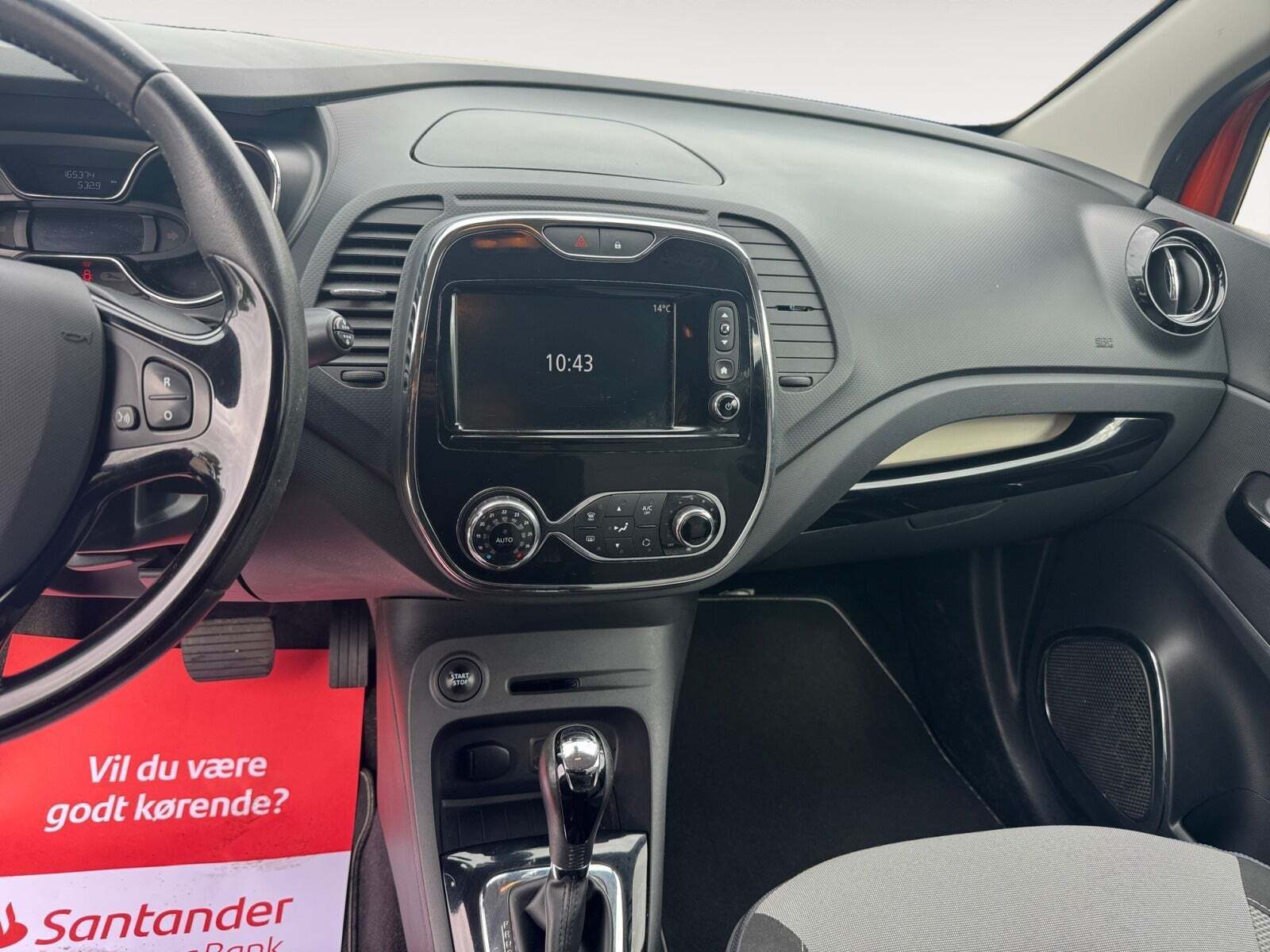 Orange Renault Captur fra 2015