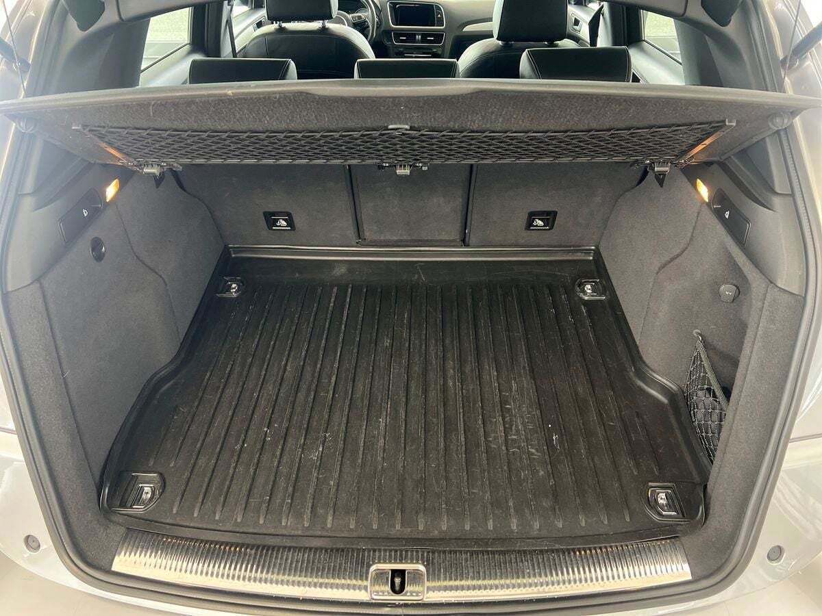 Sølv Audi SQ5 fra 2016