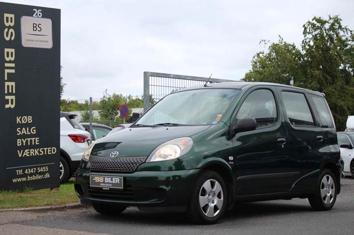 Grøn Toyota Yaris Verso fra 2001
