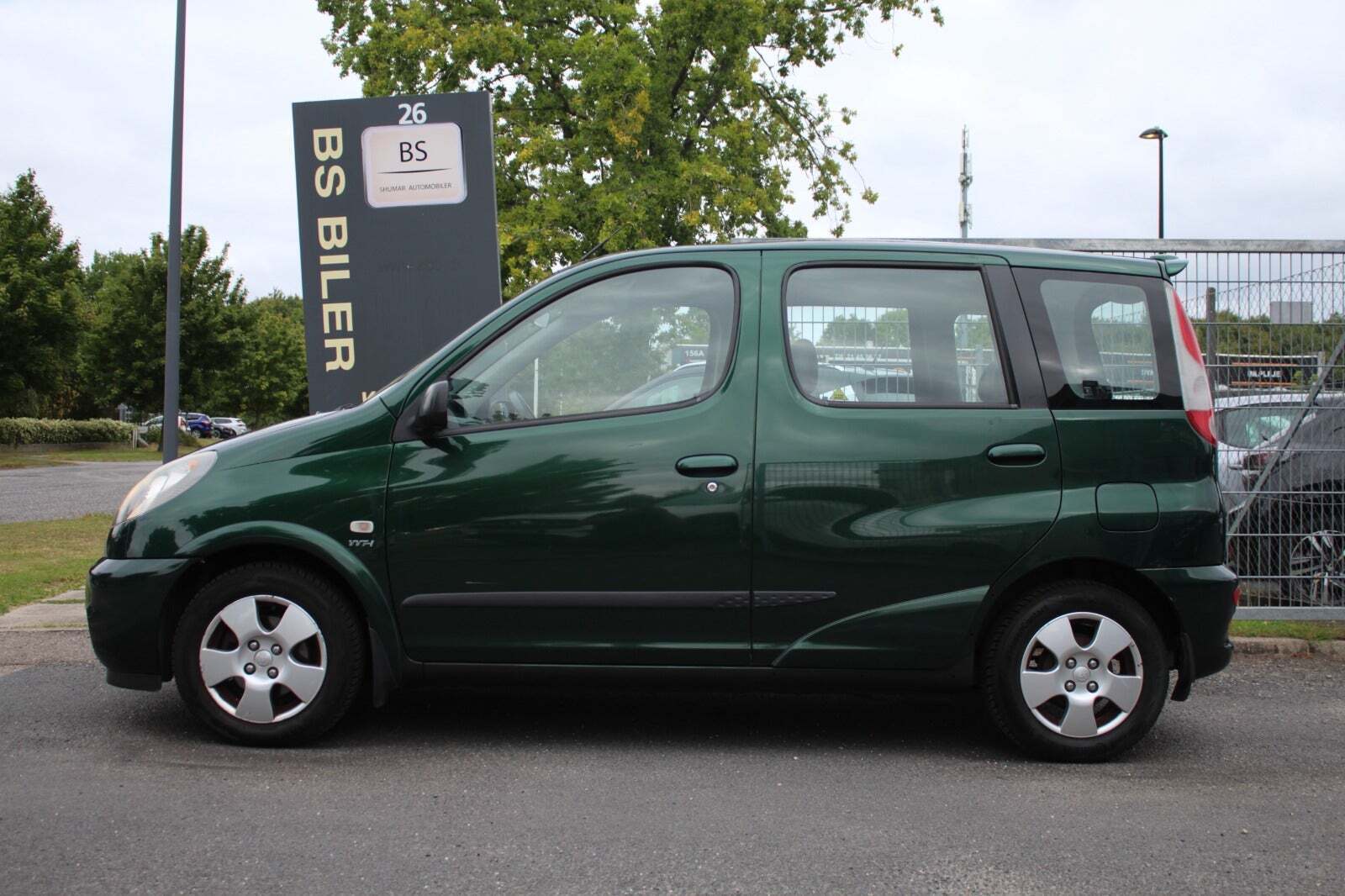 Grøn Toyota Yaris Verso fra 2001