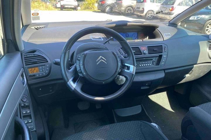 Sort Citroën C4 Picasso fra 2007 set indefra