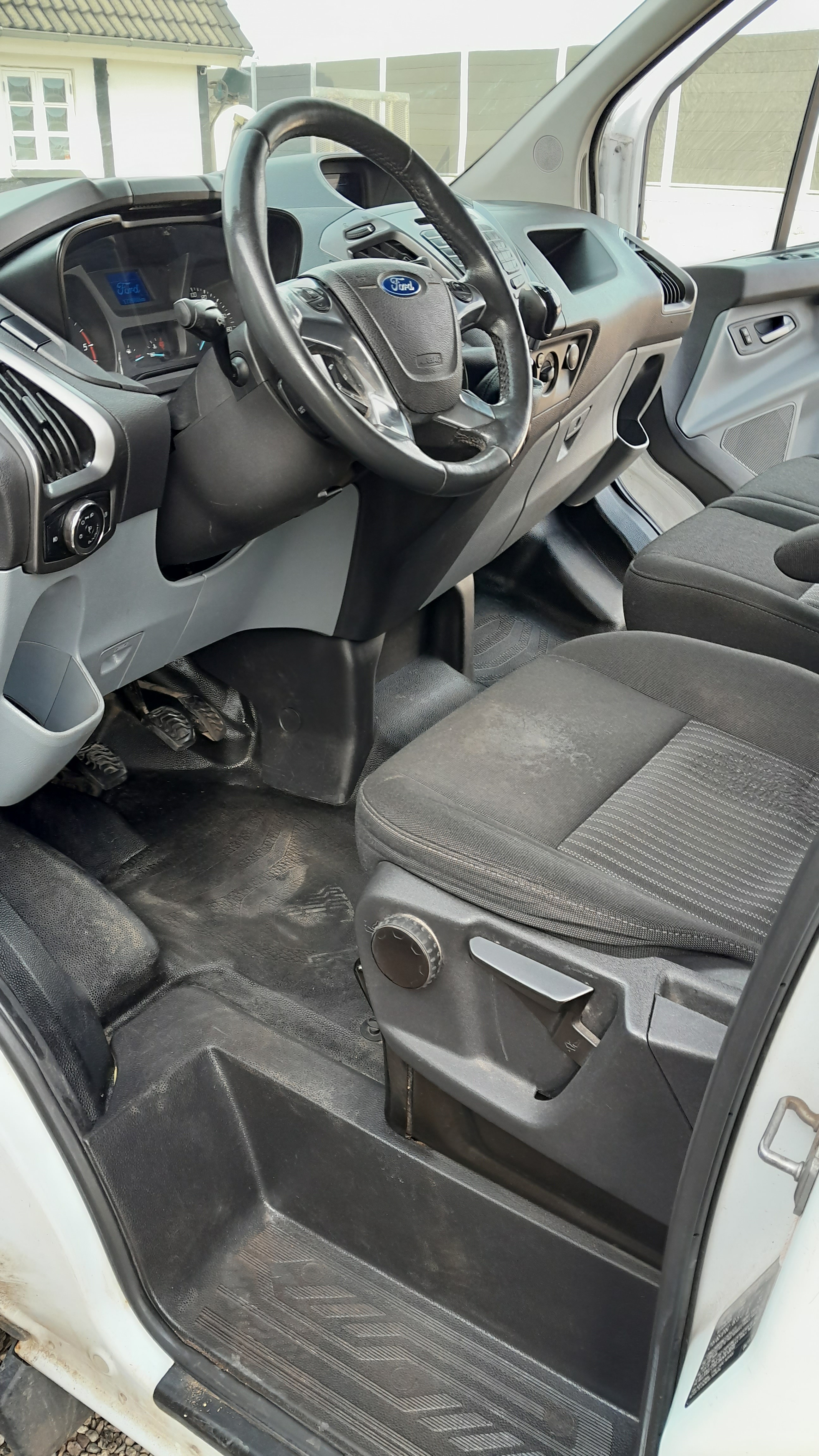 Ford Transit Custom 2,2 TDCi (125 HK) 310 L2 Van Forhjulstræk Manuel