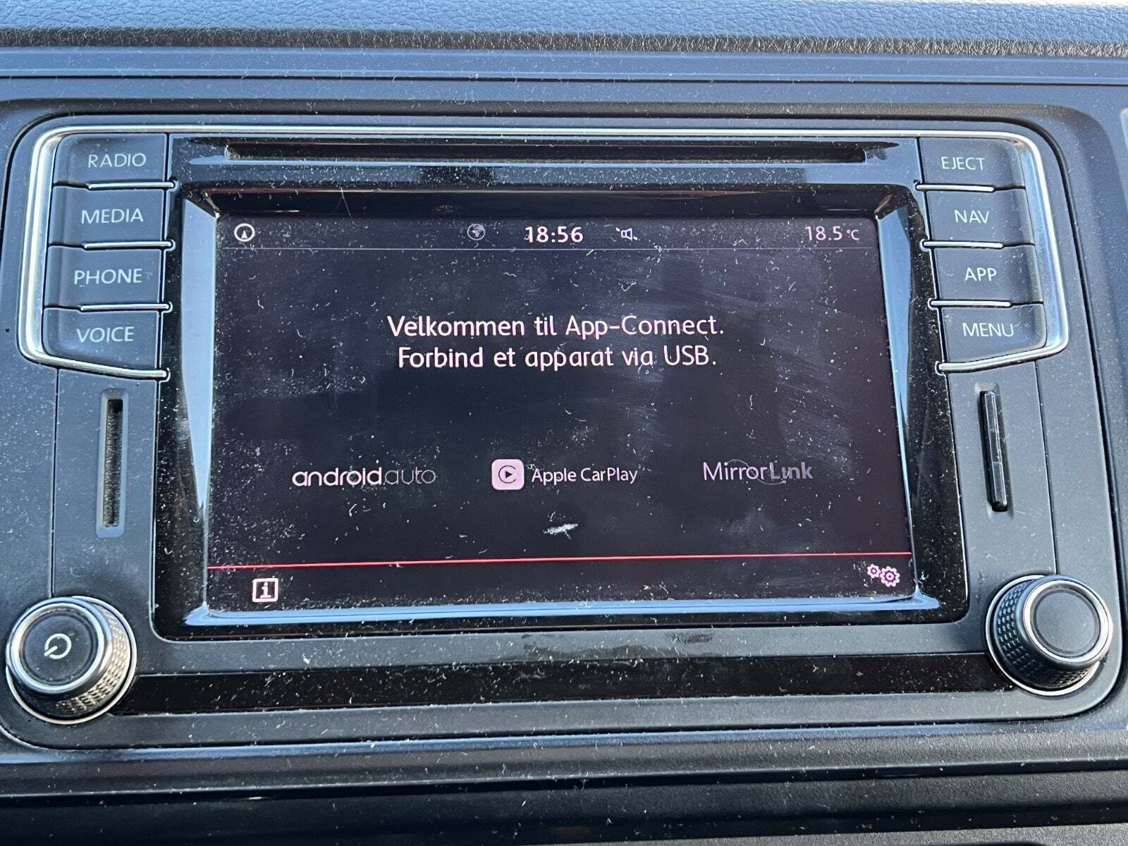 Grå VW Transporter fra 2018