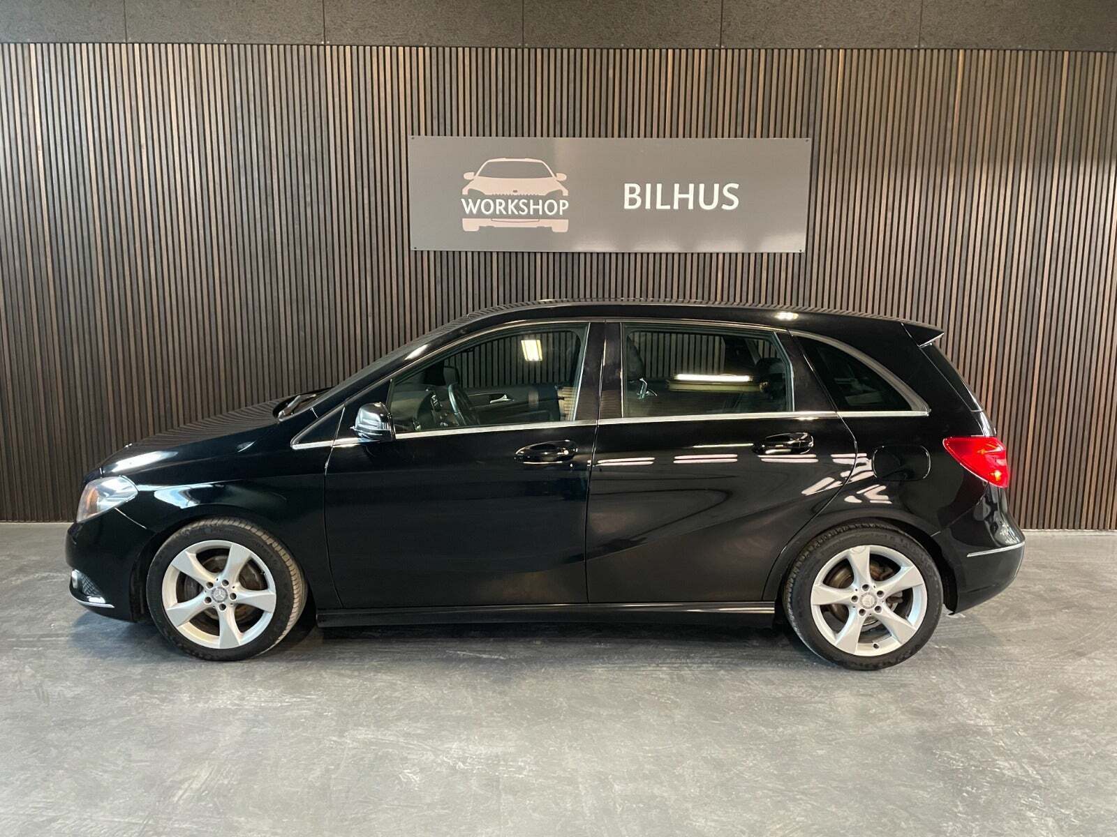 Sort Mercedes B180 fra 2014