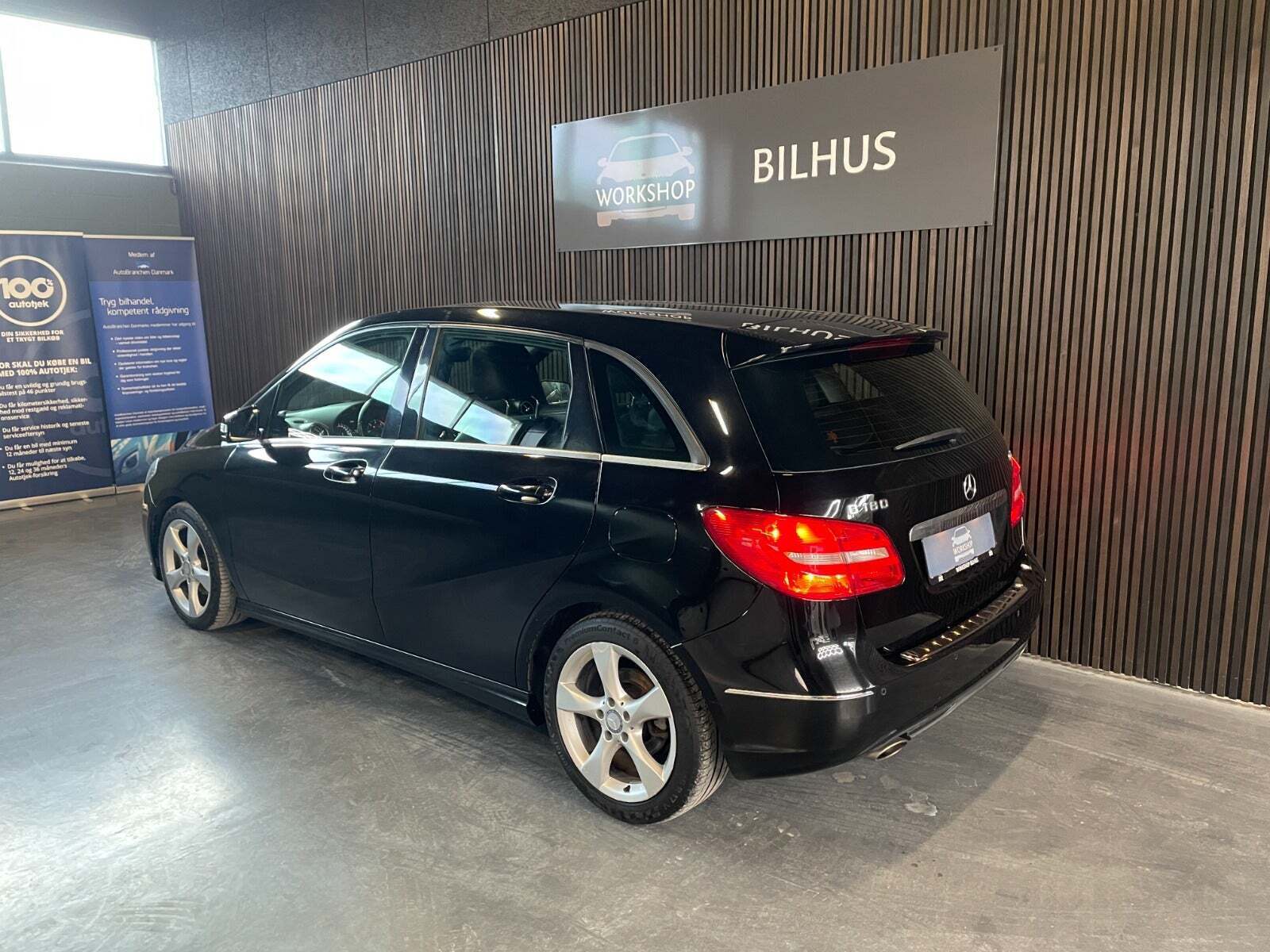 Sort Mercedes B180 fra 2014