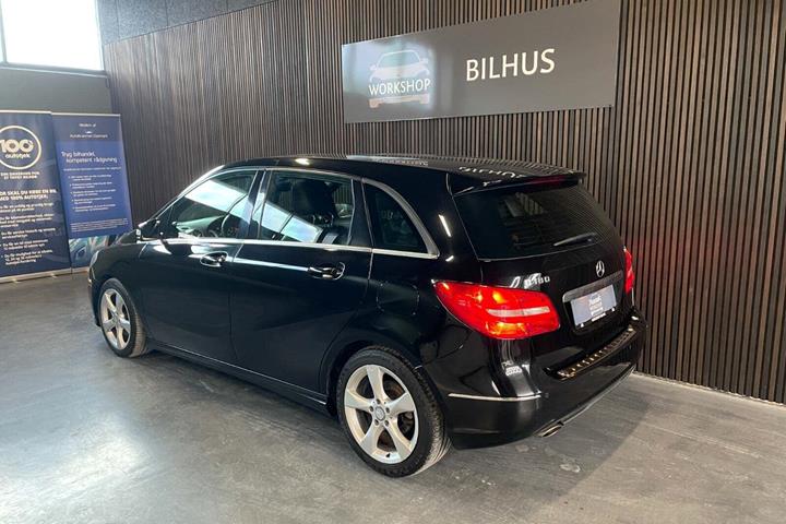 Sort Mercedes B180 fra 2014