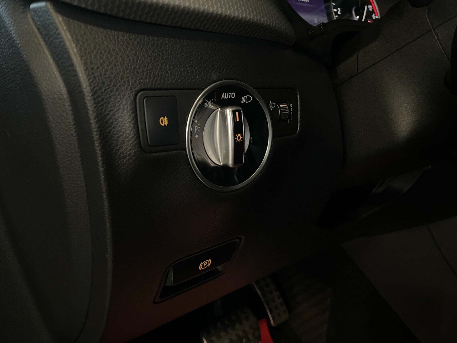 Sort Mercedes B180 fra 2014