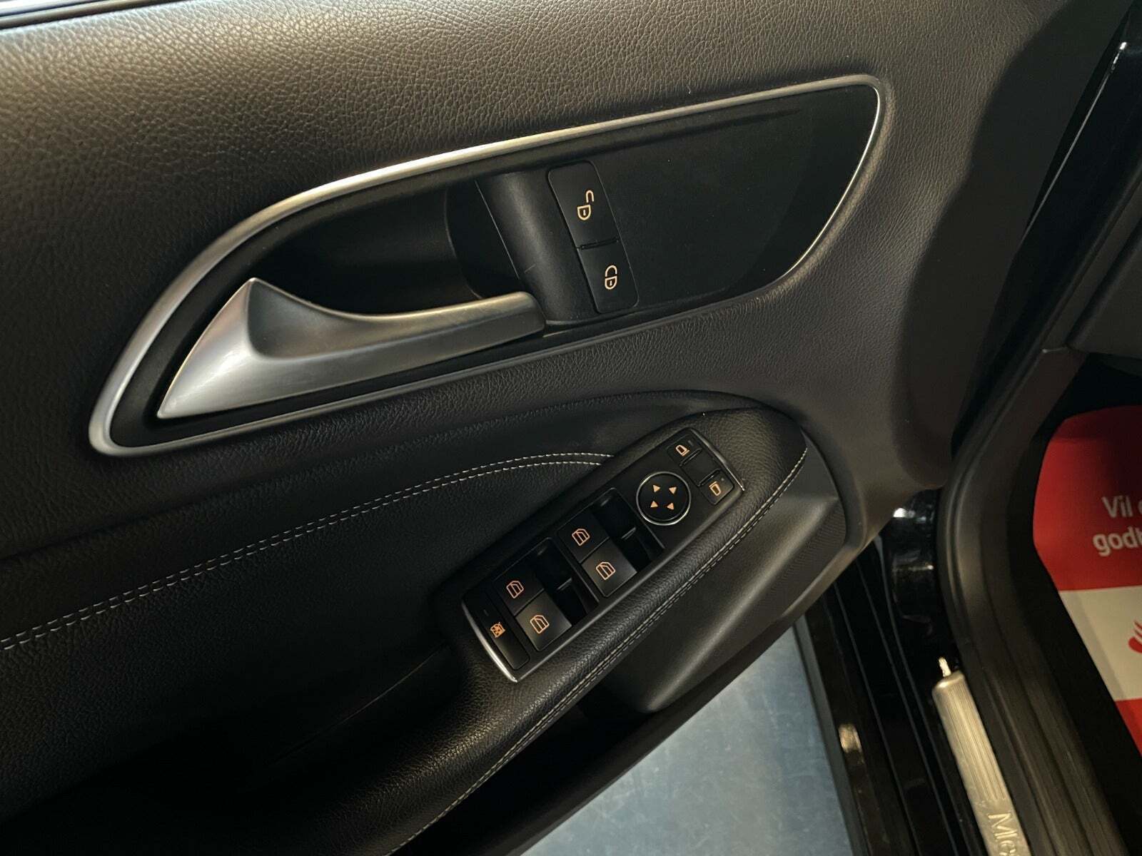 Sort Mercedes B180 fra 2014