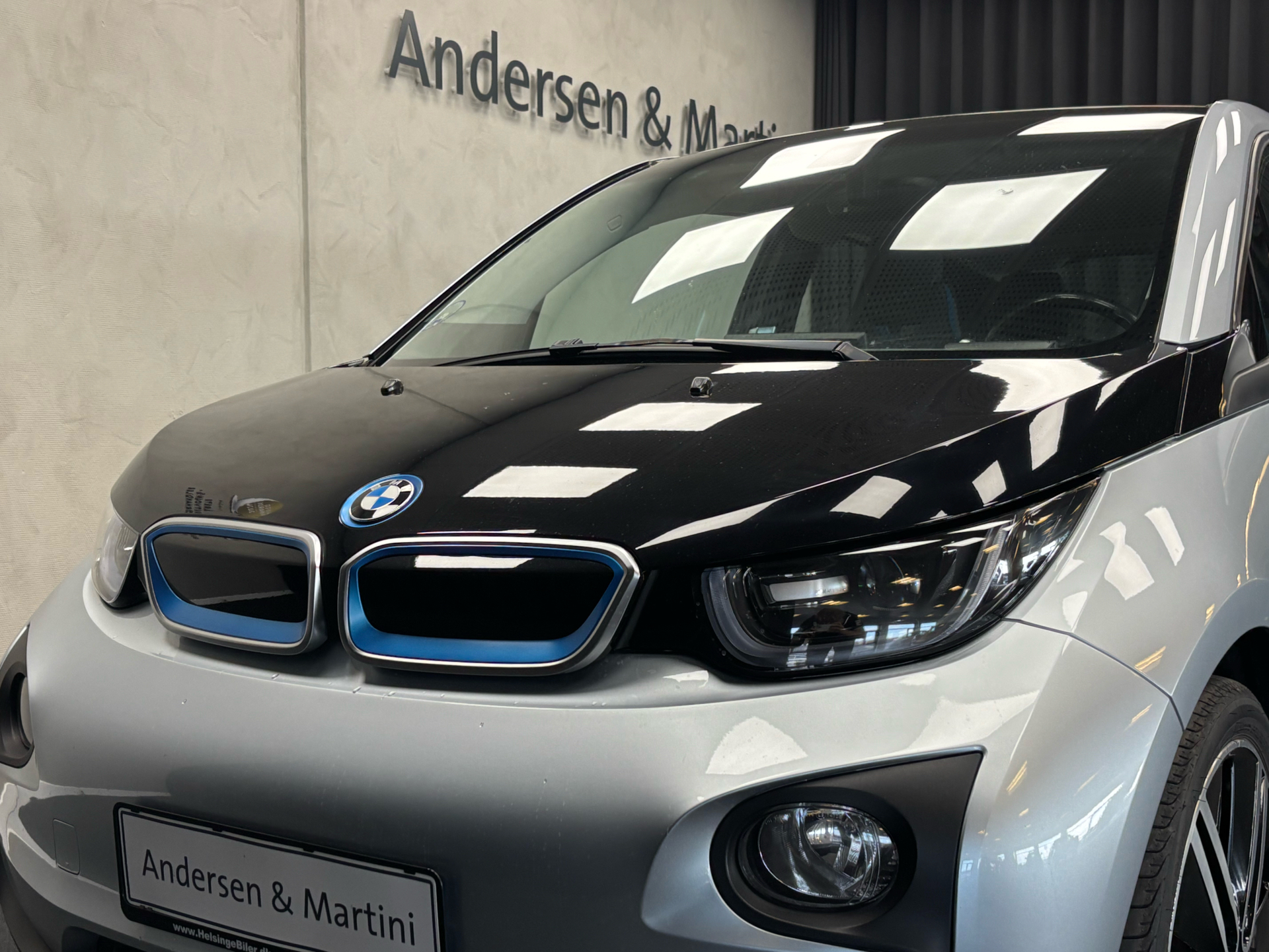 Grå BMW i3 fra 2013 set udefra