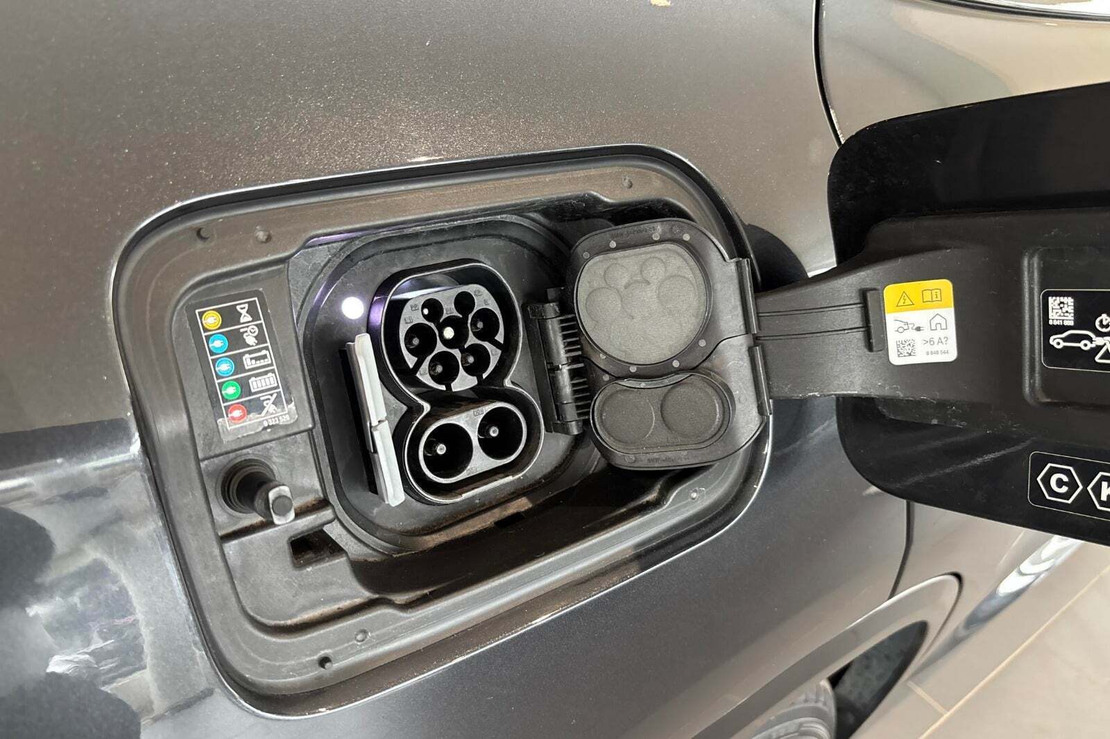 Grå BMW iX3 fra 2022