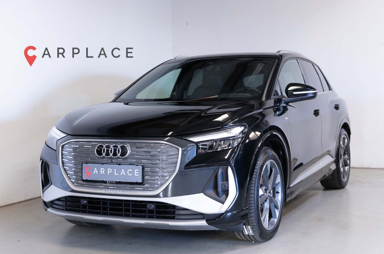 Sort Audi Q4 e-tron fra 2023 set udefra