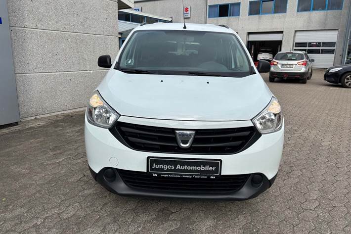 Hvid Dacia Lodgy fra 2016 set udefra