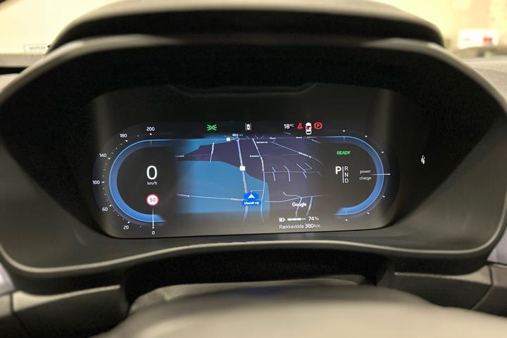 Grå Volvo EC40 fra 2024 set indefra
