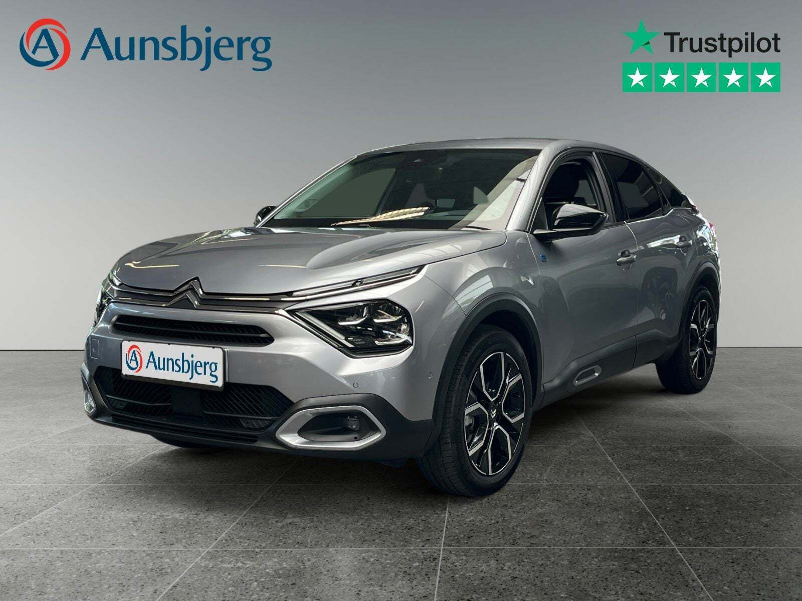 Grå Citroën ë-C4 fra 2024 set udefra