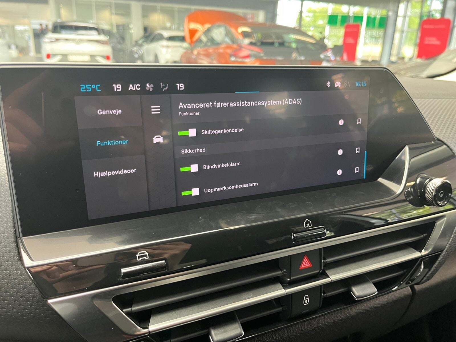 Grå Citroën ë-C4 fra 2024