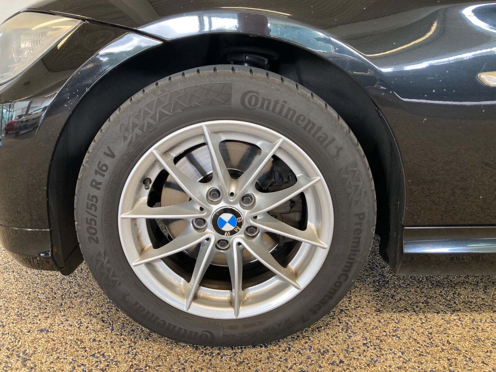 Sort BMW 320d fra 2011