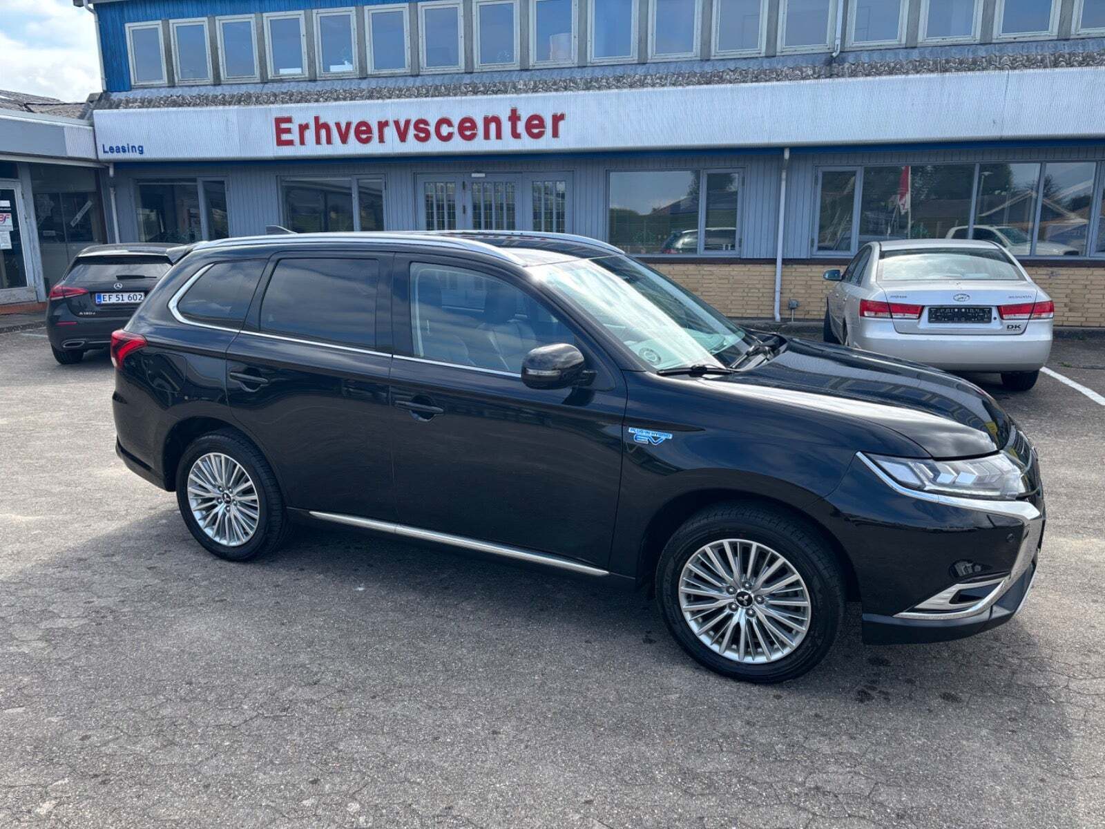 Sort Mitsubishi Outlander fra 2020