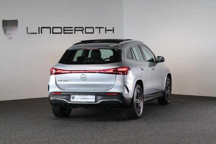 Sølv Mercedes EQA250+ fra 2024