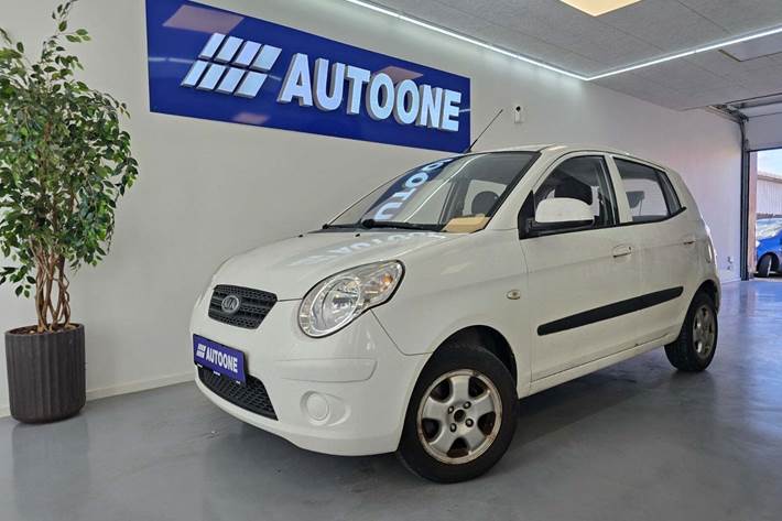 Hvid Kia Picanto fra 2010 set udefra