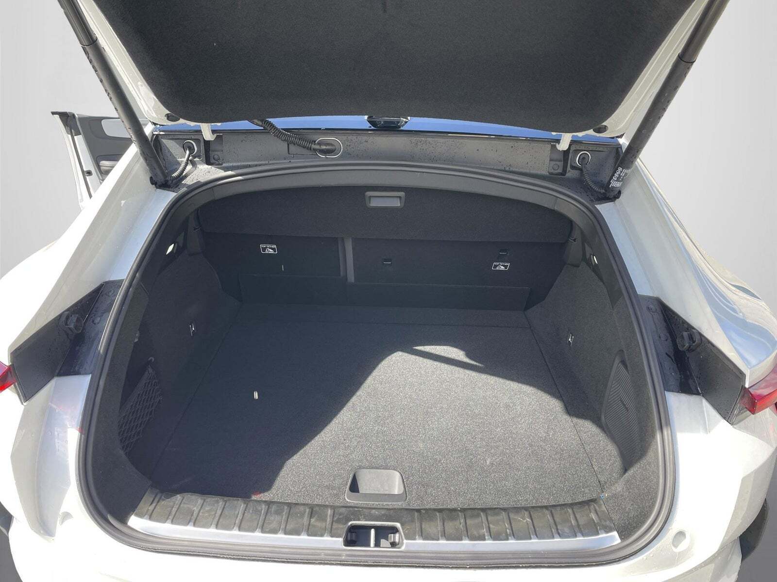 Hvid Polestar 4 fra 2025