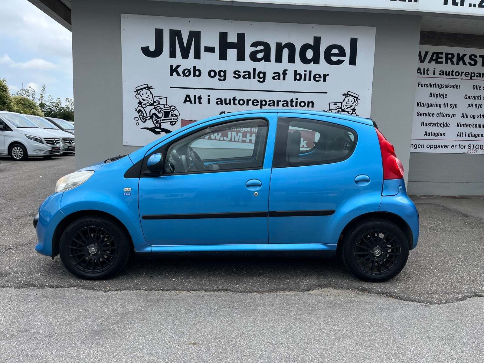 Blå Peugeot 107 fra 2006