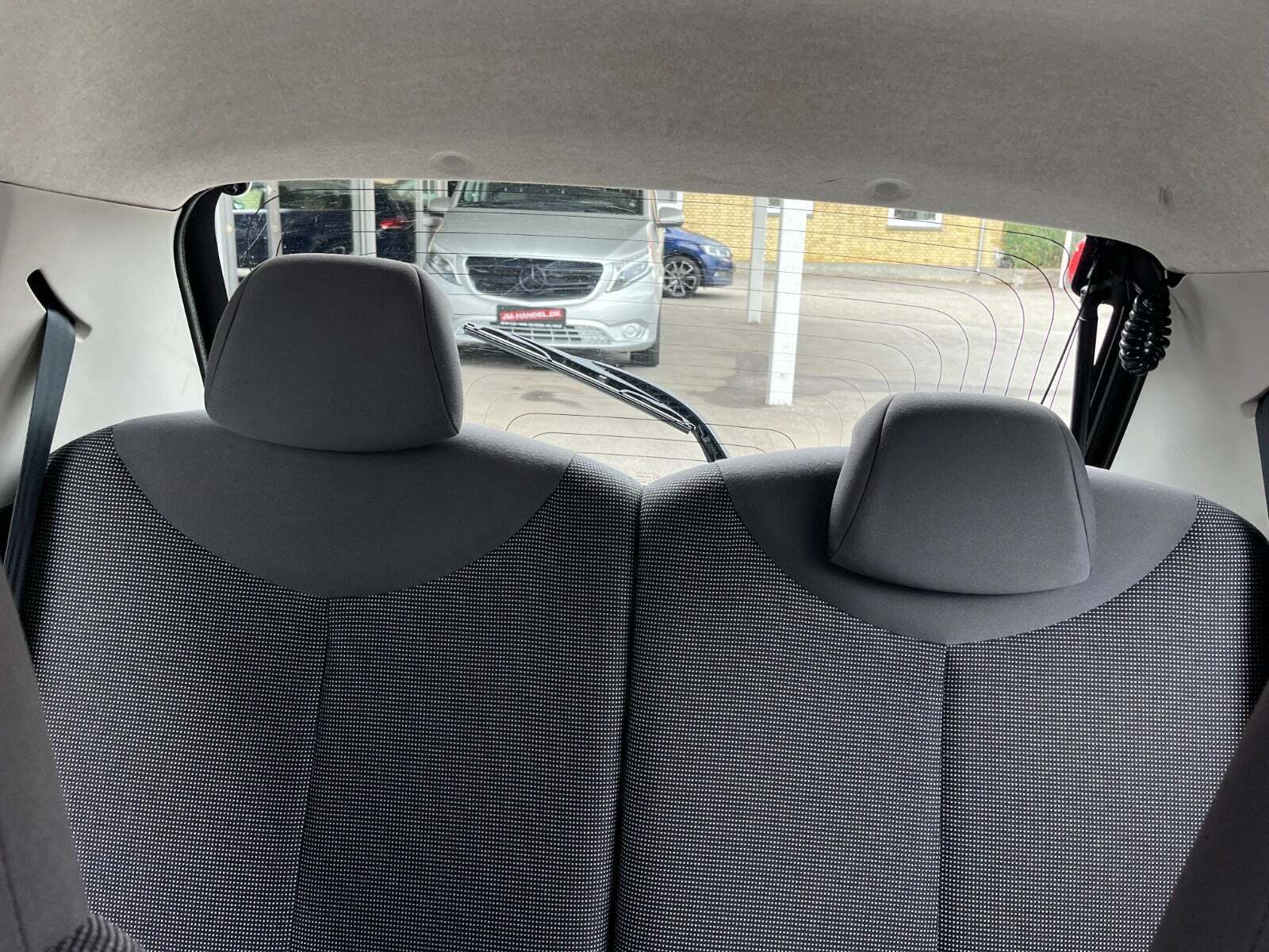 Blå Peugeot 107 fra 2006 set indefra