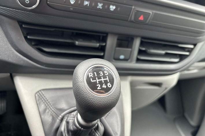 Hvid Ford Transit Custom 320L fra 2025