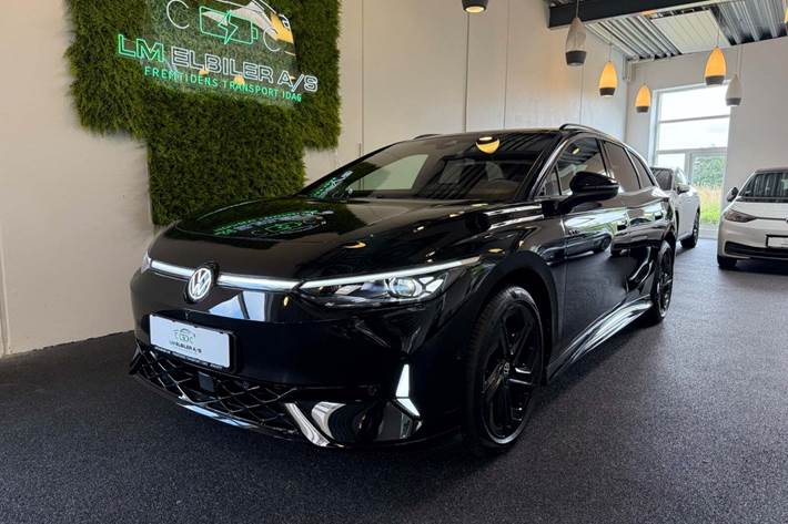 Sort VW ID.7 fra 2025 set udefra