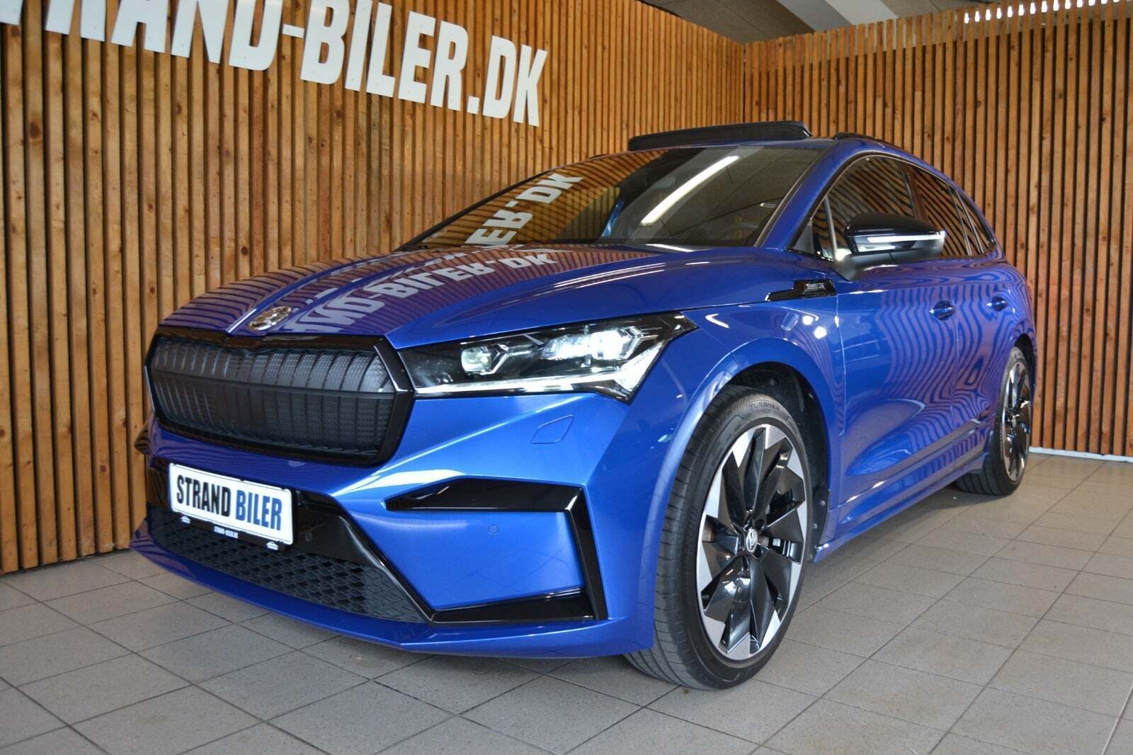 Blå Skoda Enyaq fra 2022 set udefra