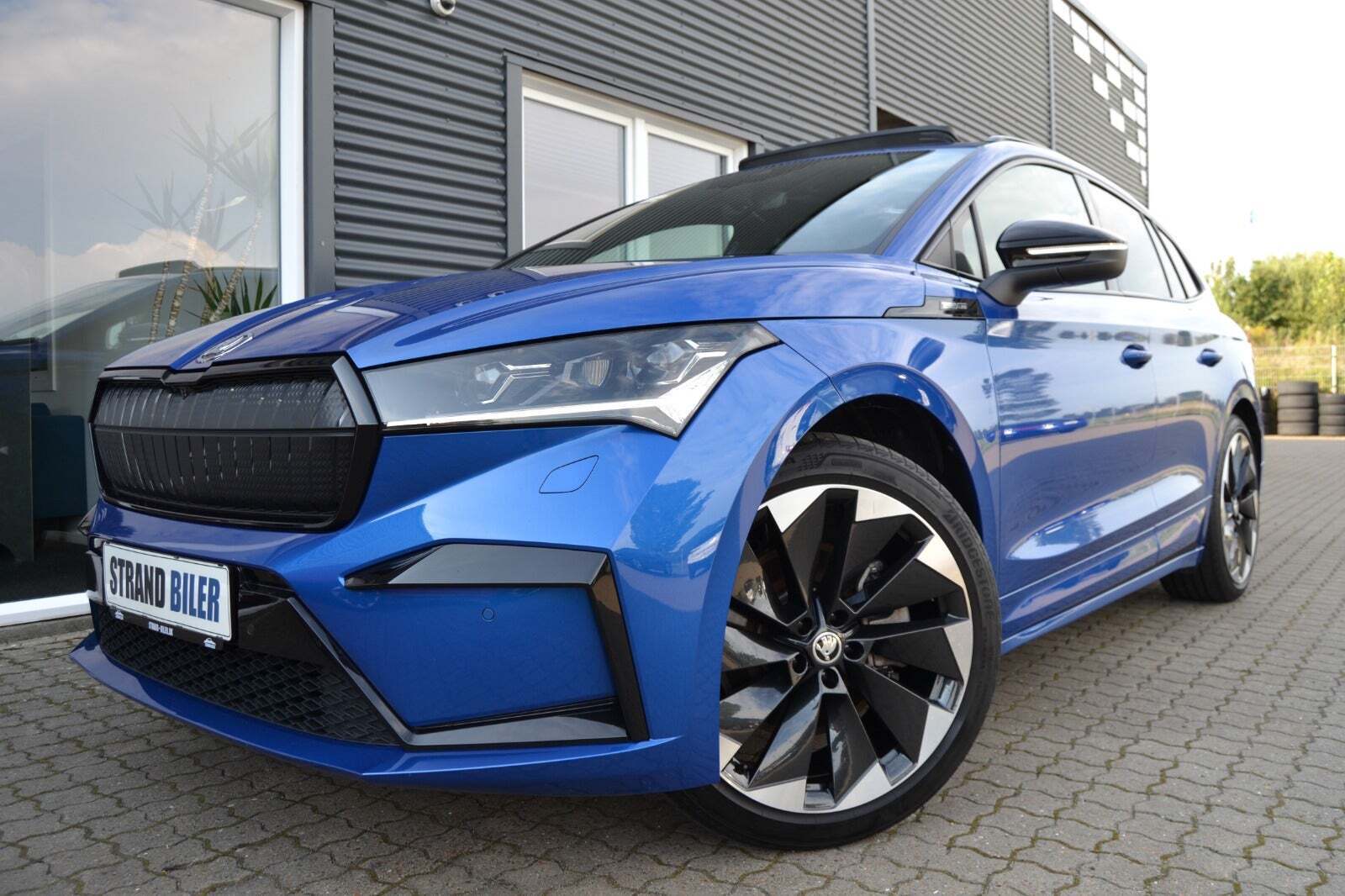 Blå Skoda Enyaq fra 2022