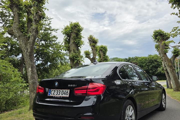 Sort BMW 3-Serie fra 2016