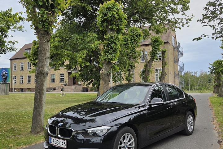 Sort BMW 3-Serie fra 2016