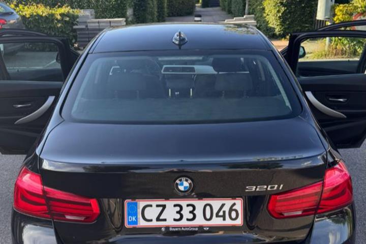 Sort BMW 3-Serie fra 2016