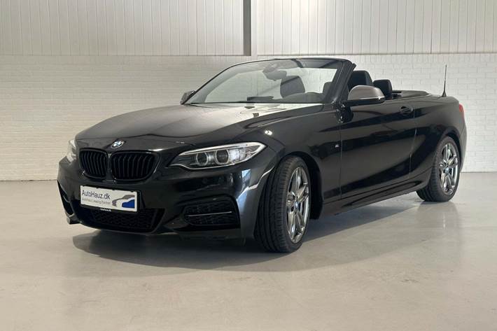 Sort BMW M235i fra 2016 set udefra