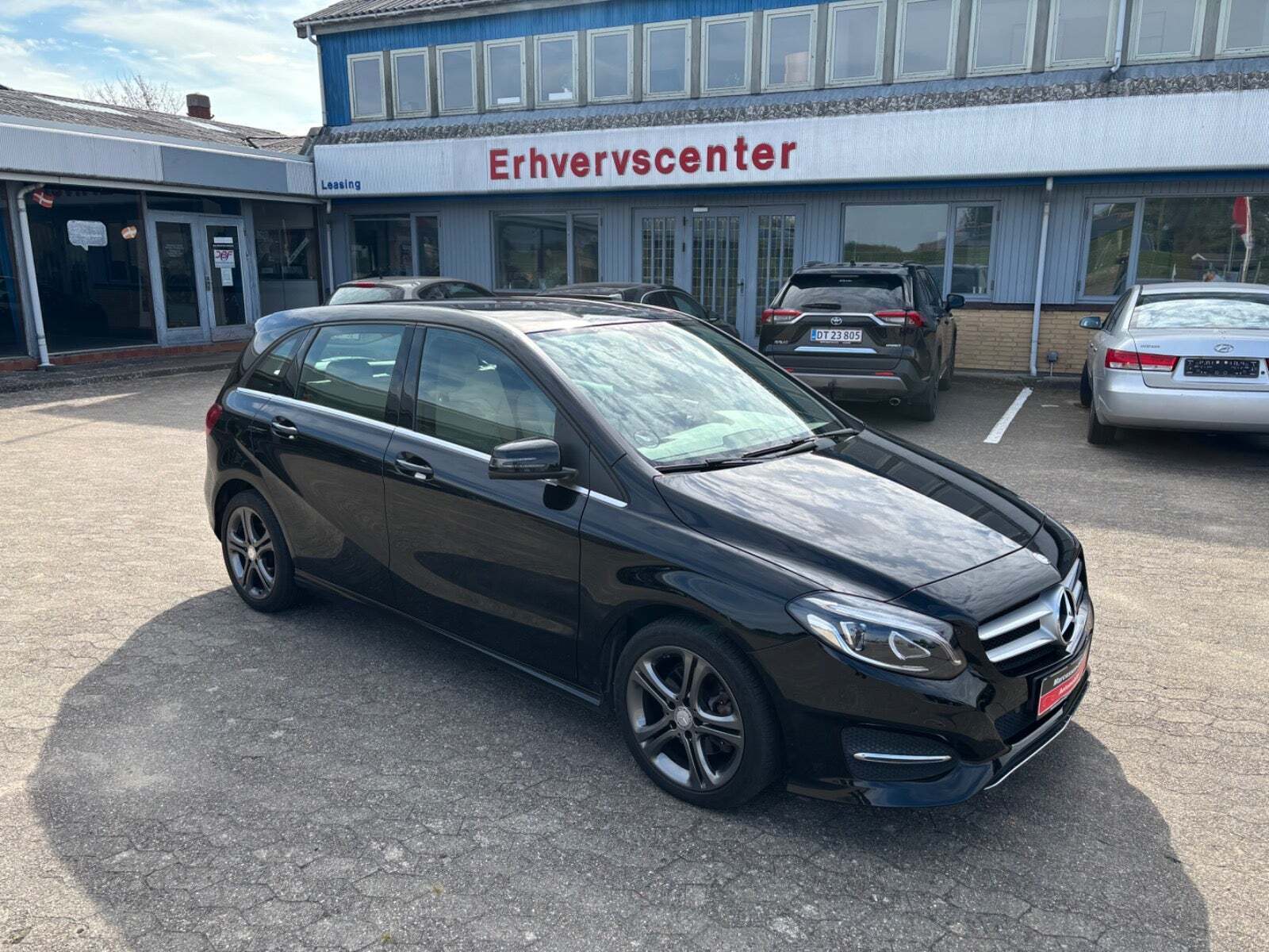 Sort Mercedes B200 fra 2015